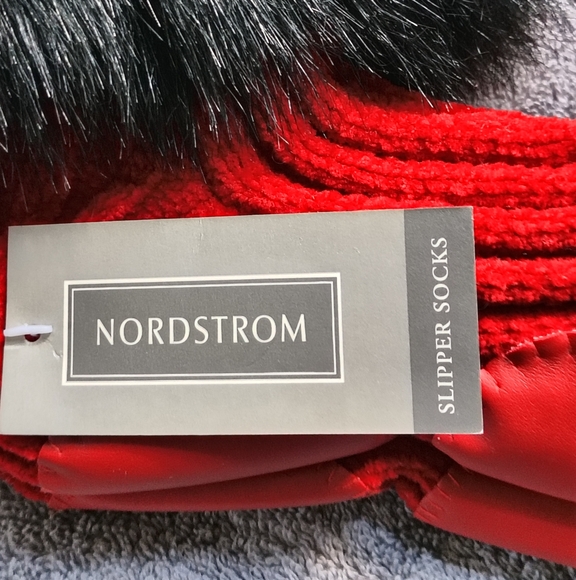 Nordstrom Womens Black and Red Slipper Socks One Size 9-11 Lounging Relaxed Fit - Picture 9 of 9